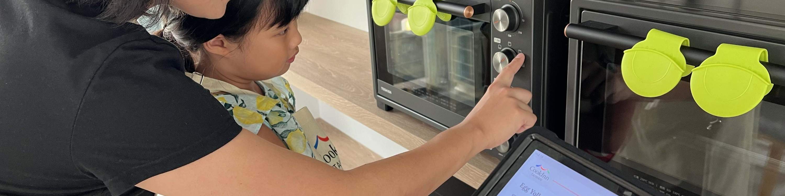 Que vous soyez seul, en couple ou en famille, voici une occasion unique d'allier créativité, culture et saveurs en une expérience hors du commun. Rapportez chez vous non seulement des gourmandises, mais aussi des souvenirs précieux de votre séjour à Taïwa